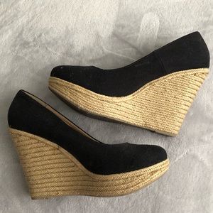 Black Wedges